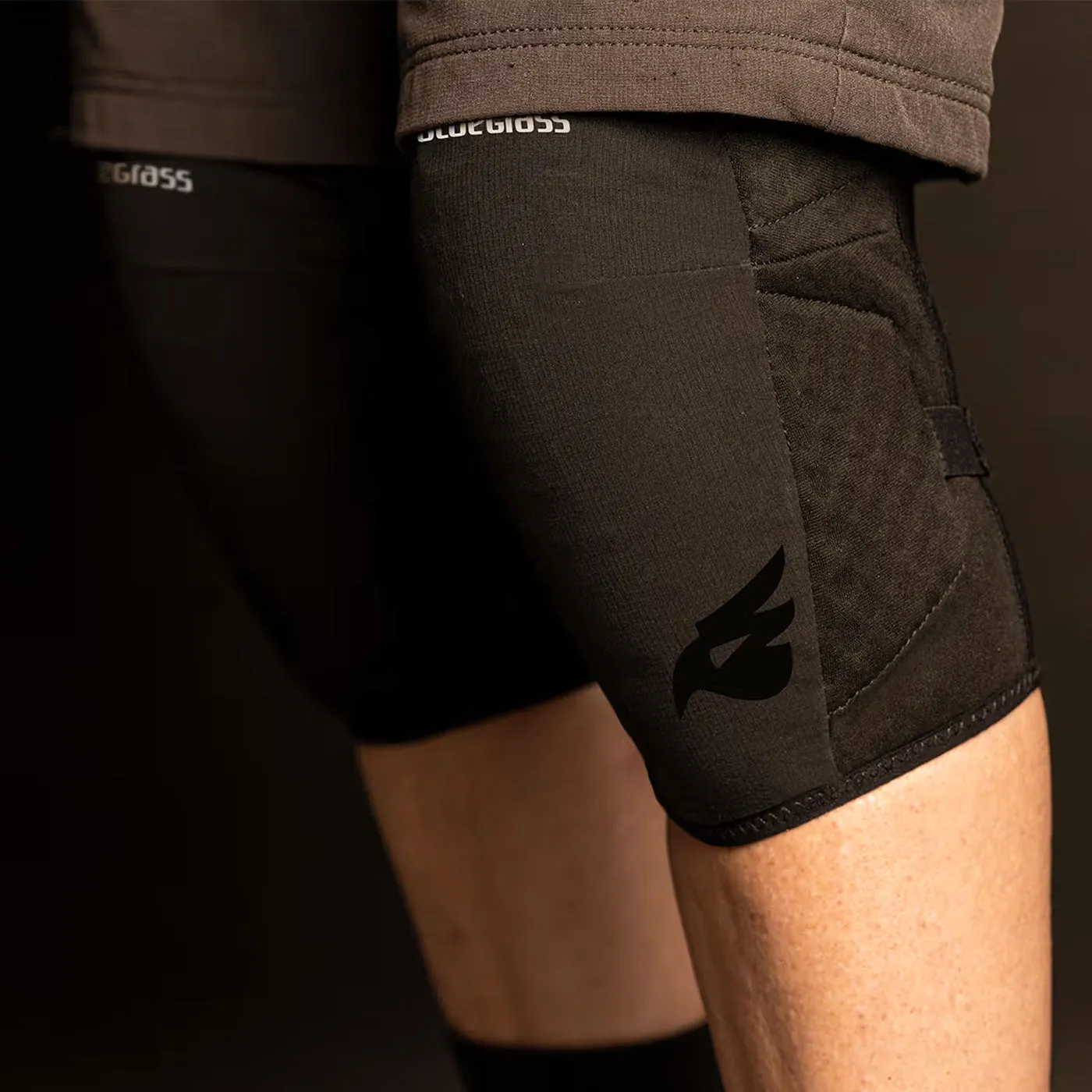 Bluegrass Arto knee guard - Black