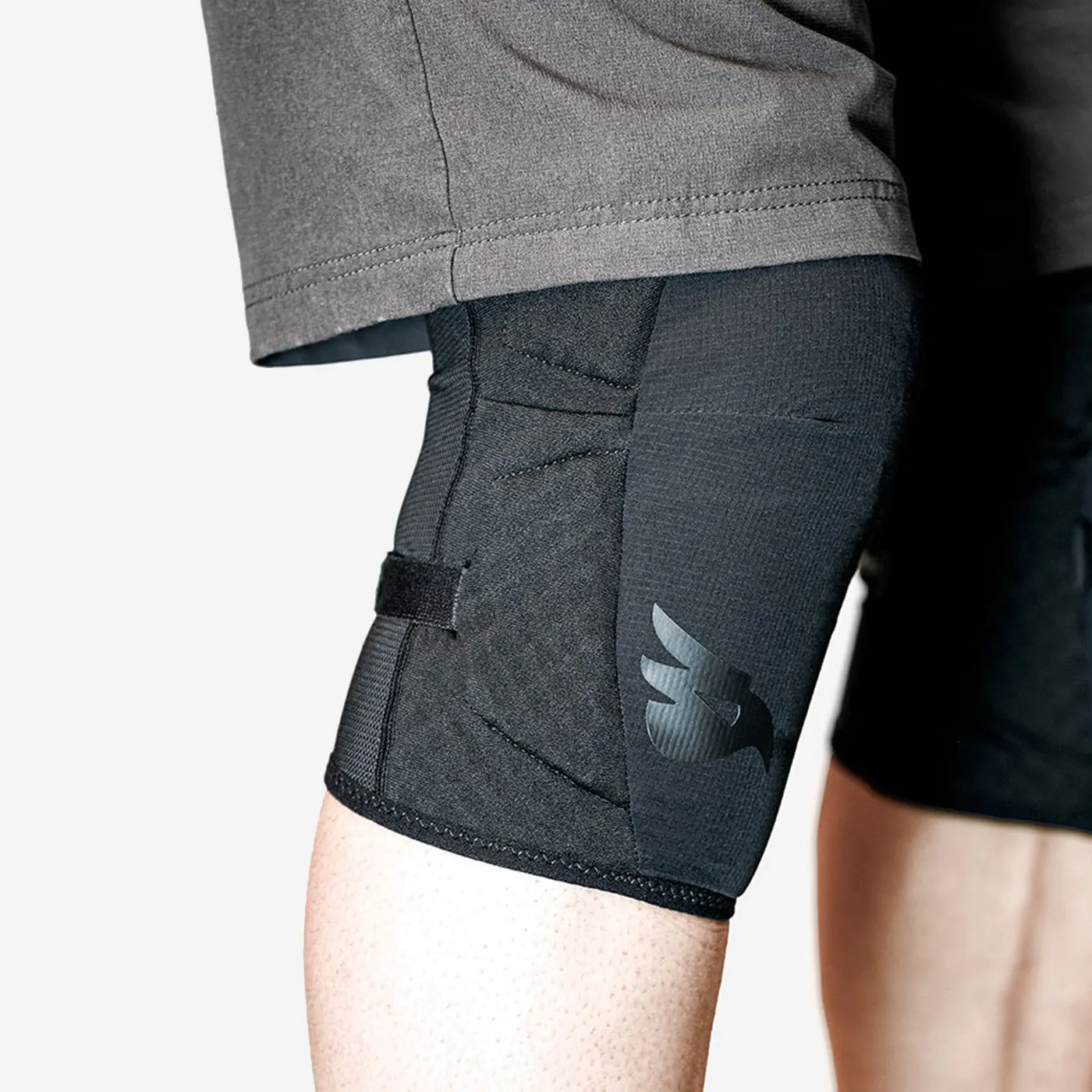 Bluegrass Arto knee guard - Black