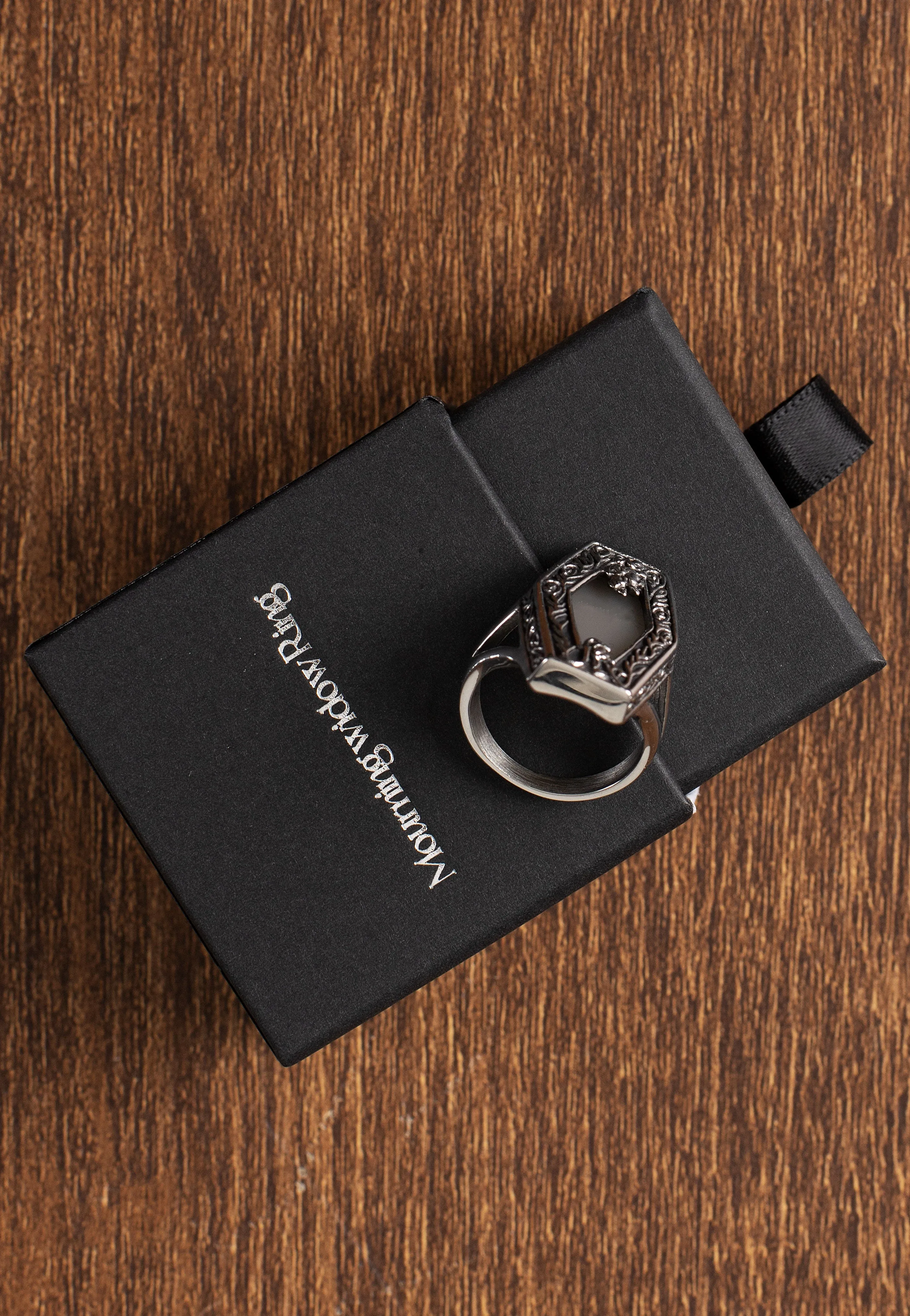 Lively Ghosts - Mourning Widow - Ring