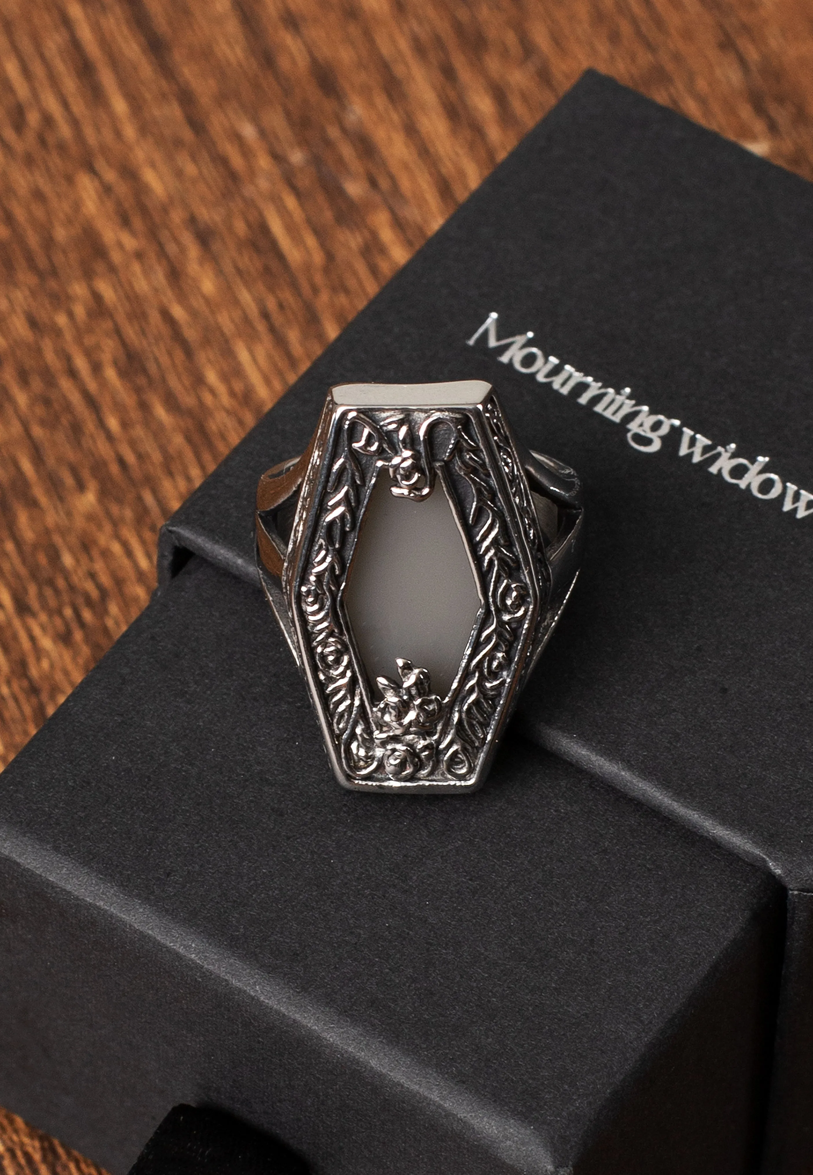 Lively Ghosts - Mourning Widow - Ring