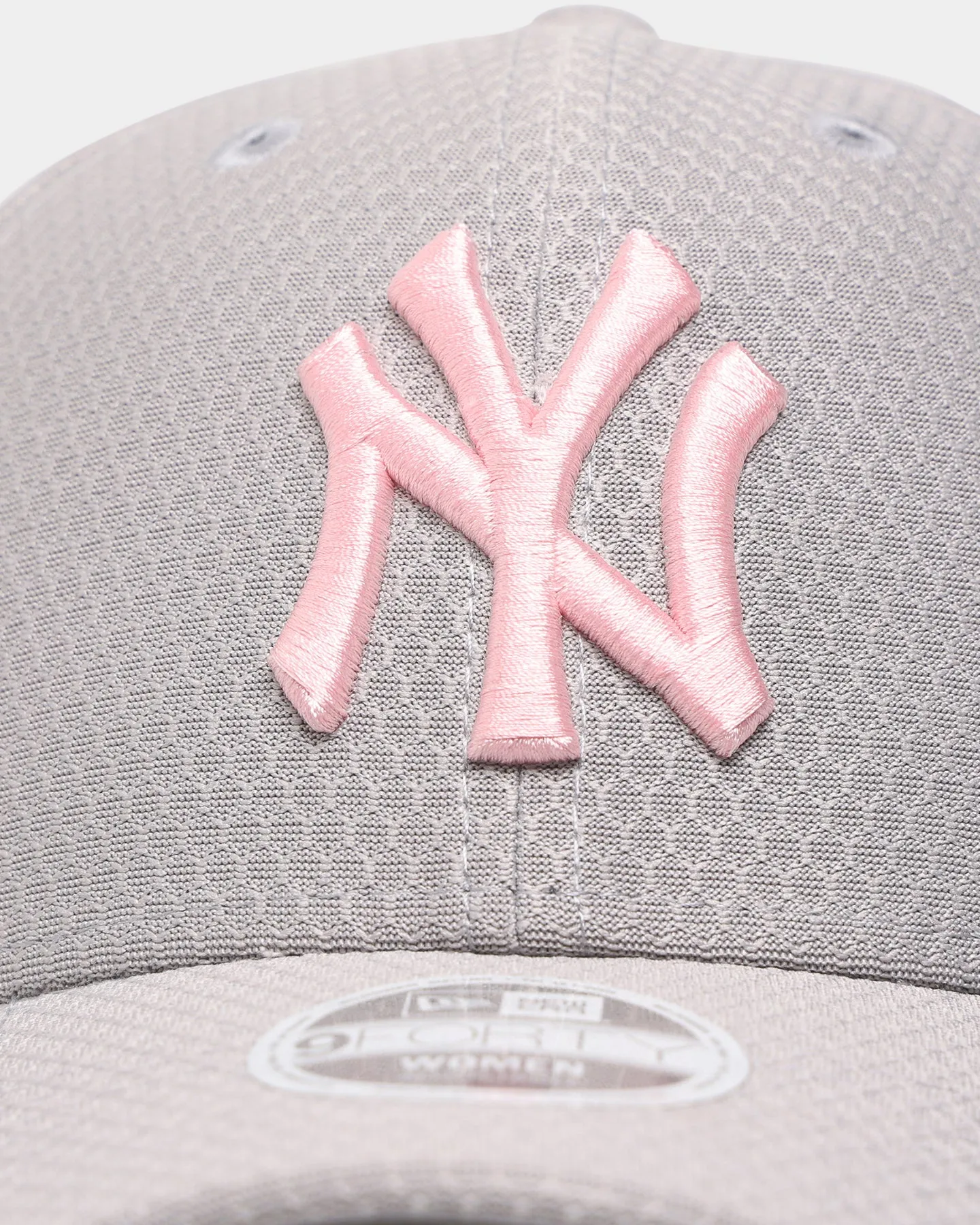 New Era Women's New York Yankees 'Hexagonal Grey Pink' 9FORTY Strapback Grey